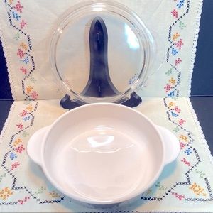 Corning Ware White P-270-B Grab It Casserole 1 1/4 Quart with P-270-C Lid.